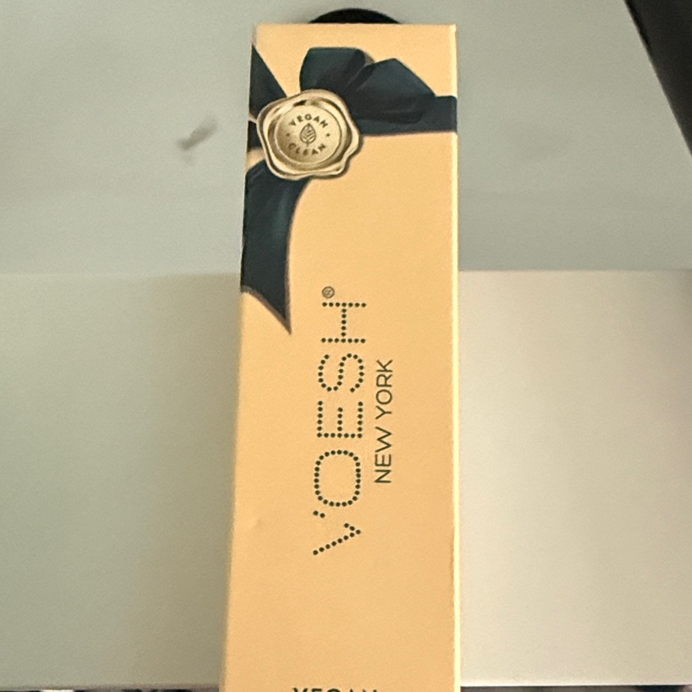 VOESH New York Vegan Cream Moisturizer - Elegant Blue and Cream